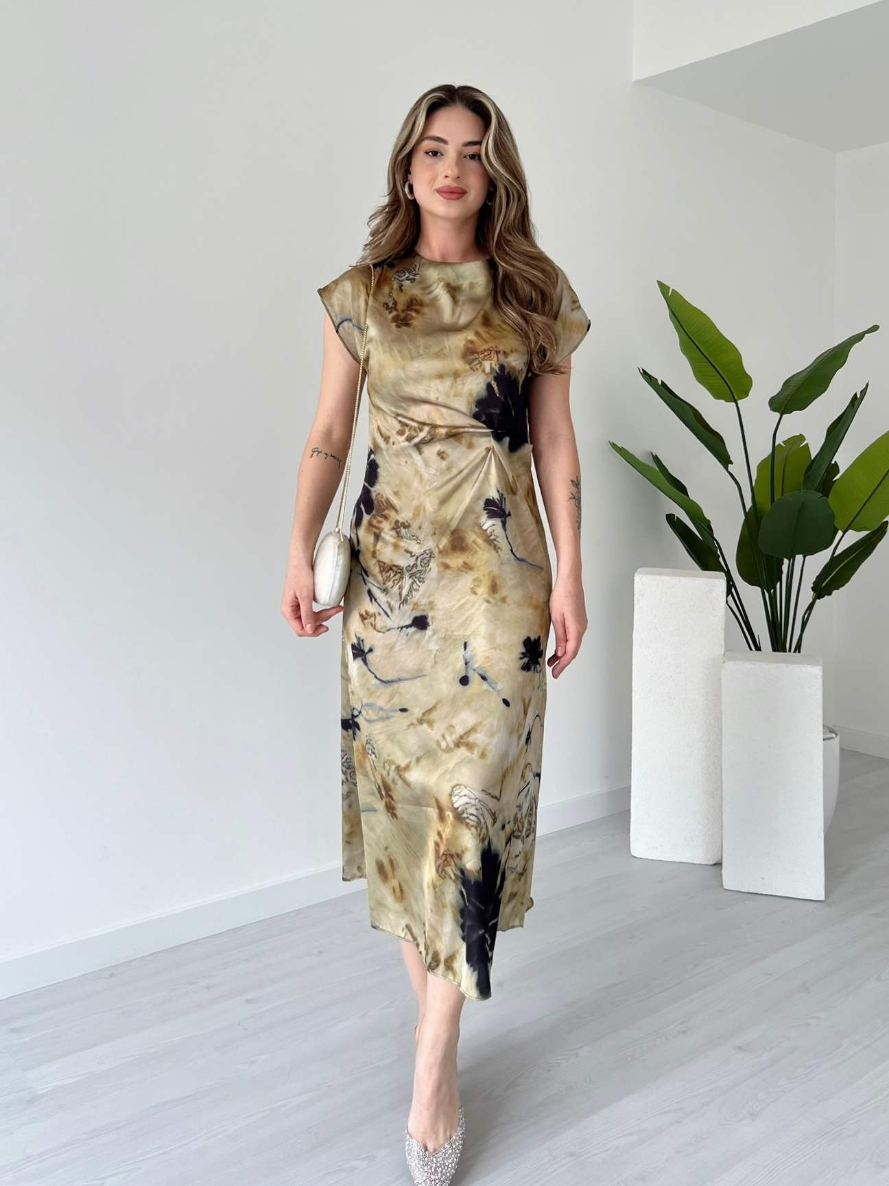 Batik Desen Saten Elbise - Krem