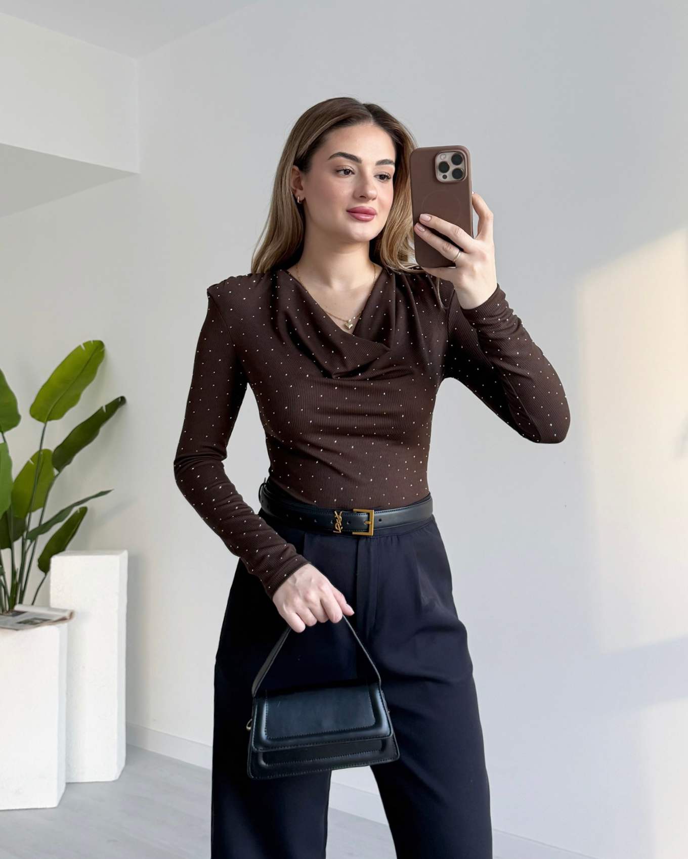 Degaje Yaka Taş Süslemeli Bluz - Kahve