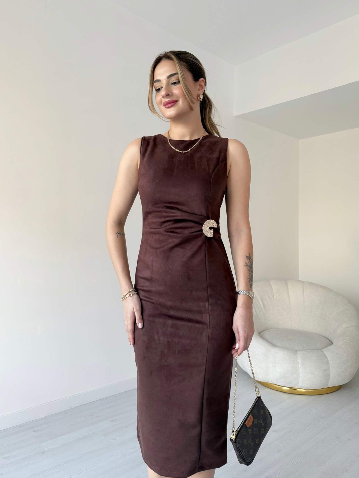 Sıfır Kol Broşlu Süet Elbise