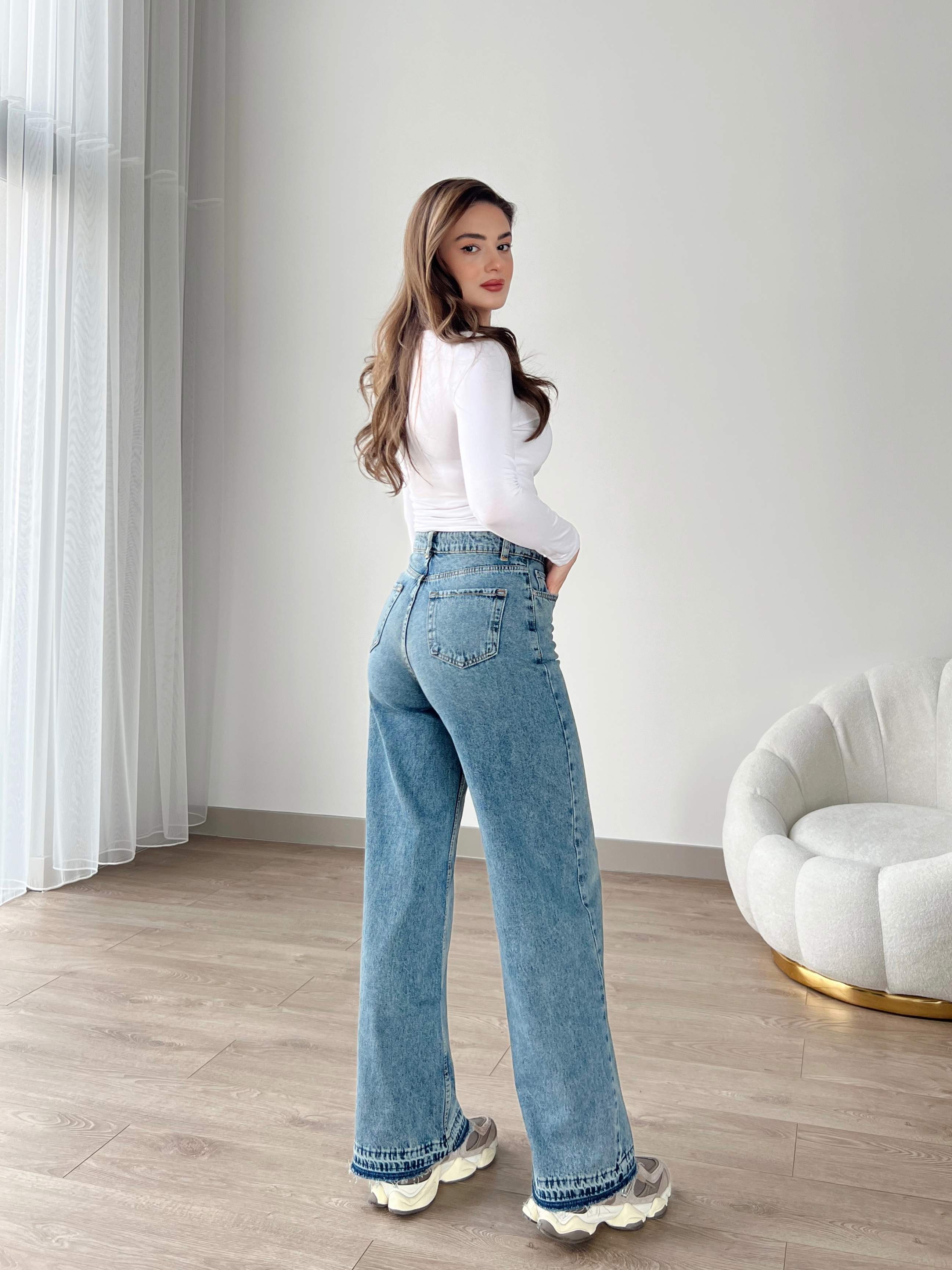 Yüksek Bel Paça Detaylı Straight Jean