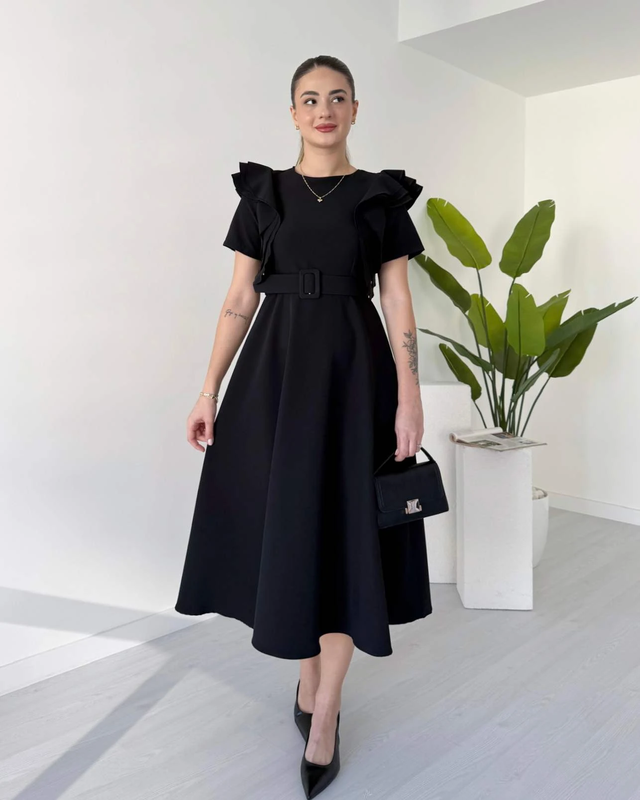 Omuz Fırfırlı Atlas Kumaş Midi Elbise