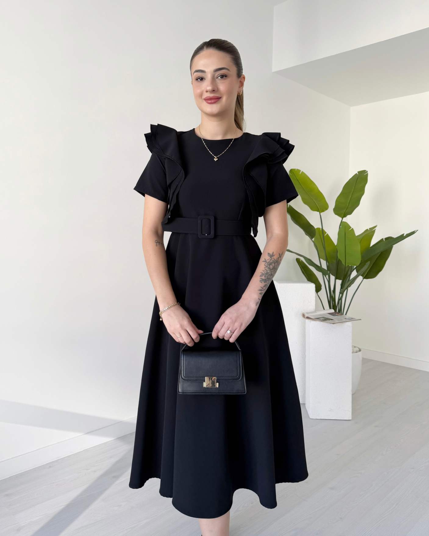 Omuz Fırfırlı Atlas Kumaş Midi Elbise