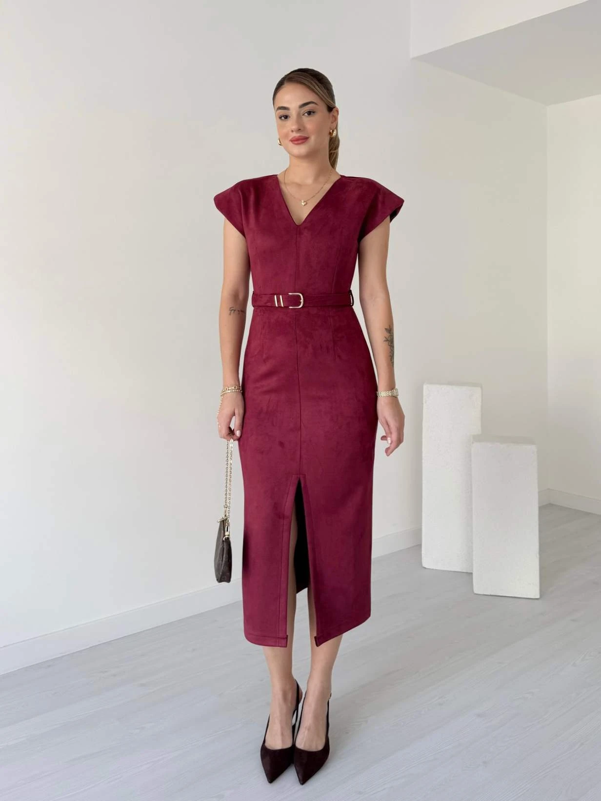 V Yaka Kemerli Nubuk Elbise