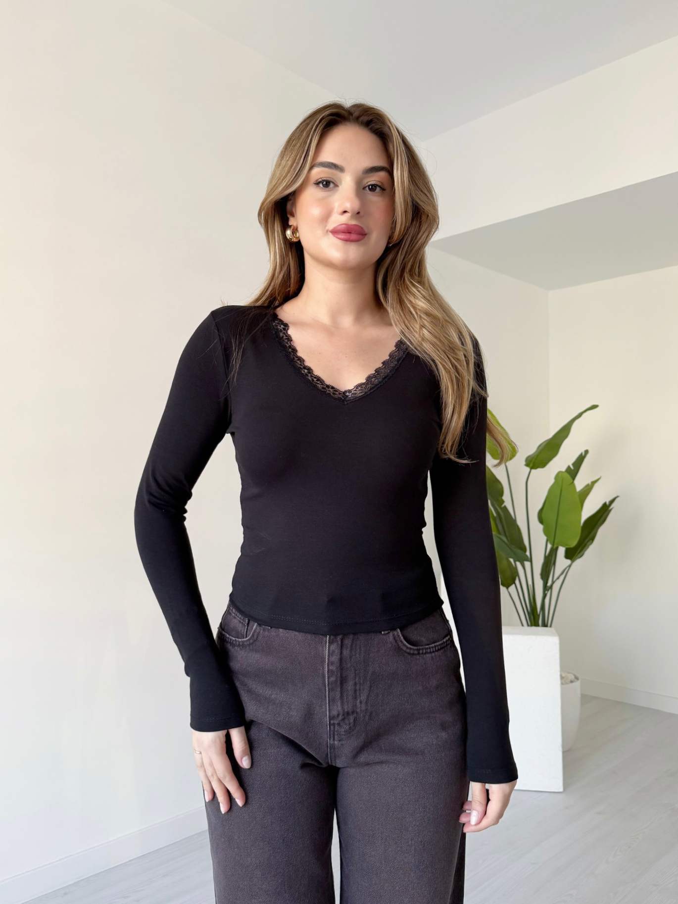 Yakası Dantelli Basic Bluz