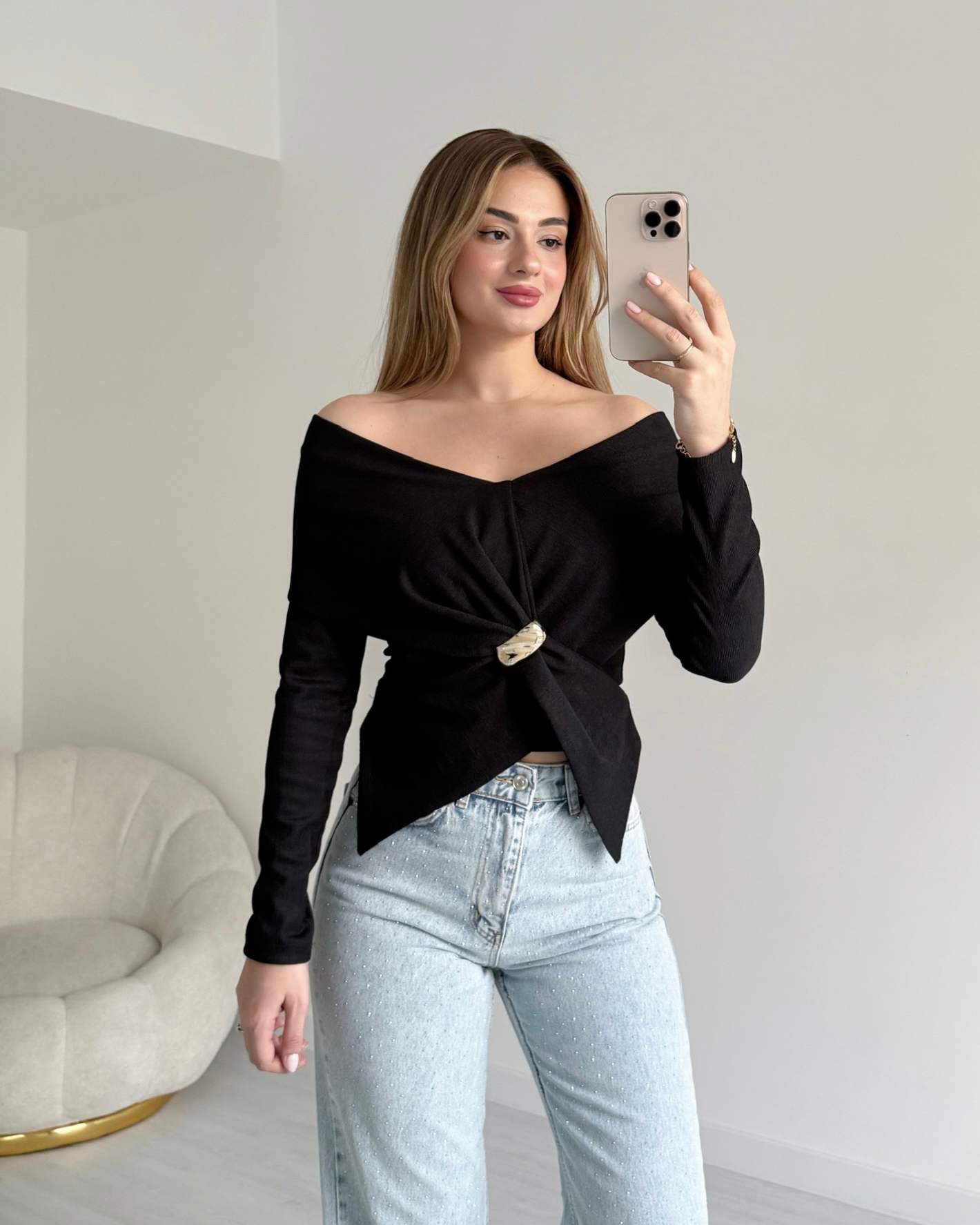 Şal Yaka Broş Detaylı Bluz - Siyah