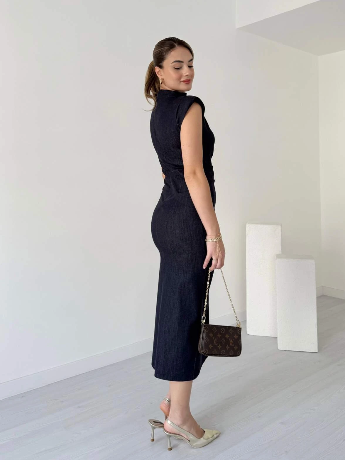 Vatkalı Midi Boy Tek Yırtmaçlı Denim Elbise