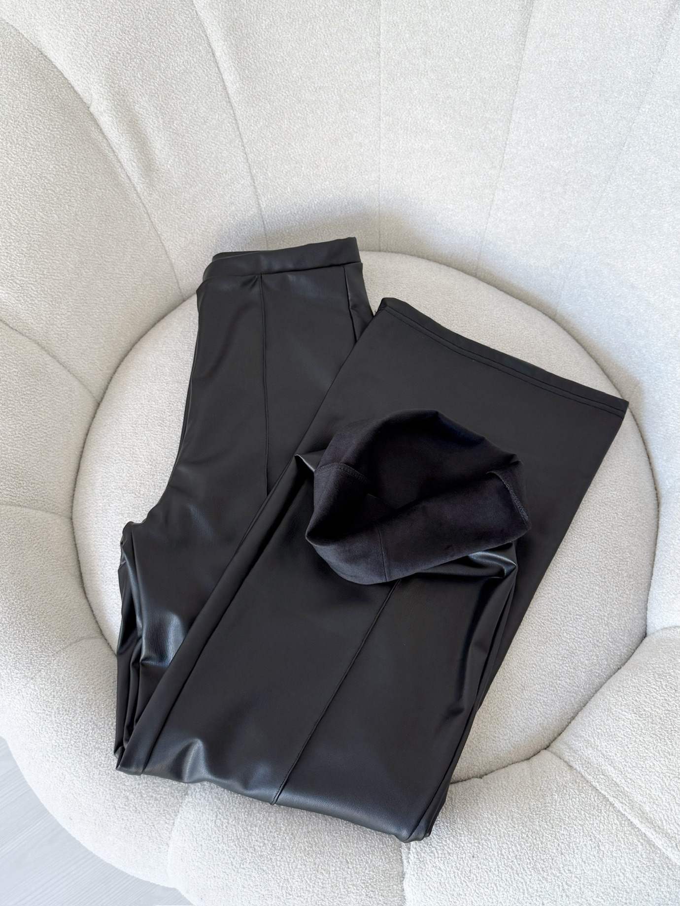 Beli Lastikli Çimalı Deri Pantolon