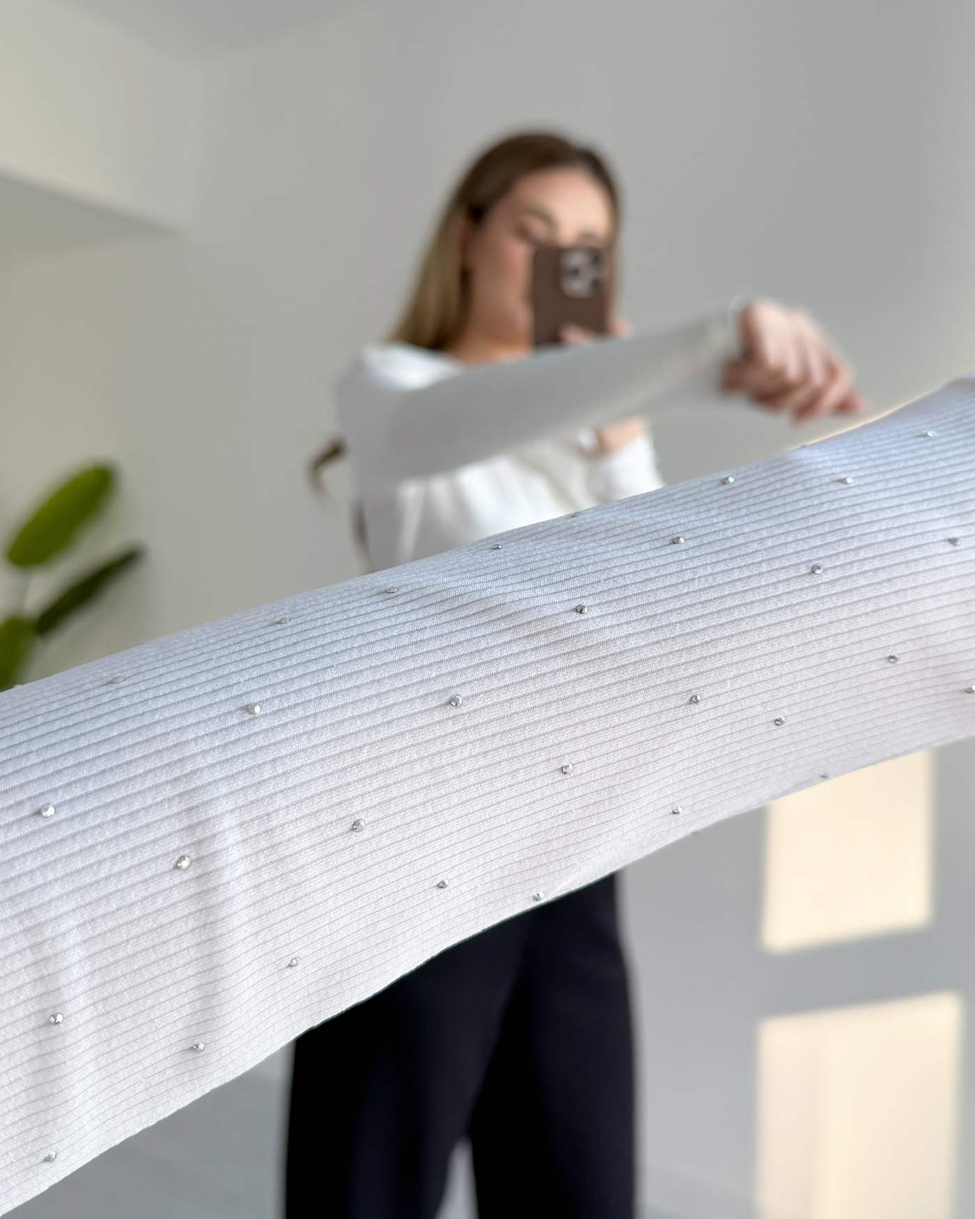 Degaje Yaka Taş Süslemeli Bluz