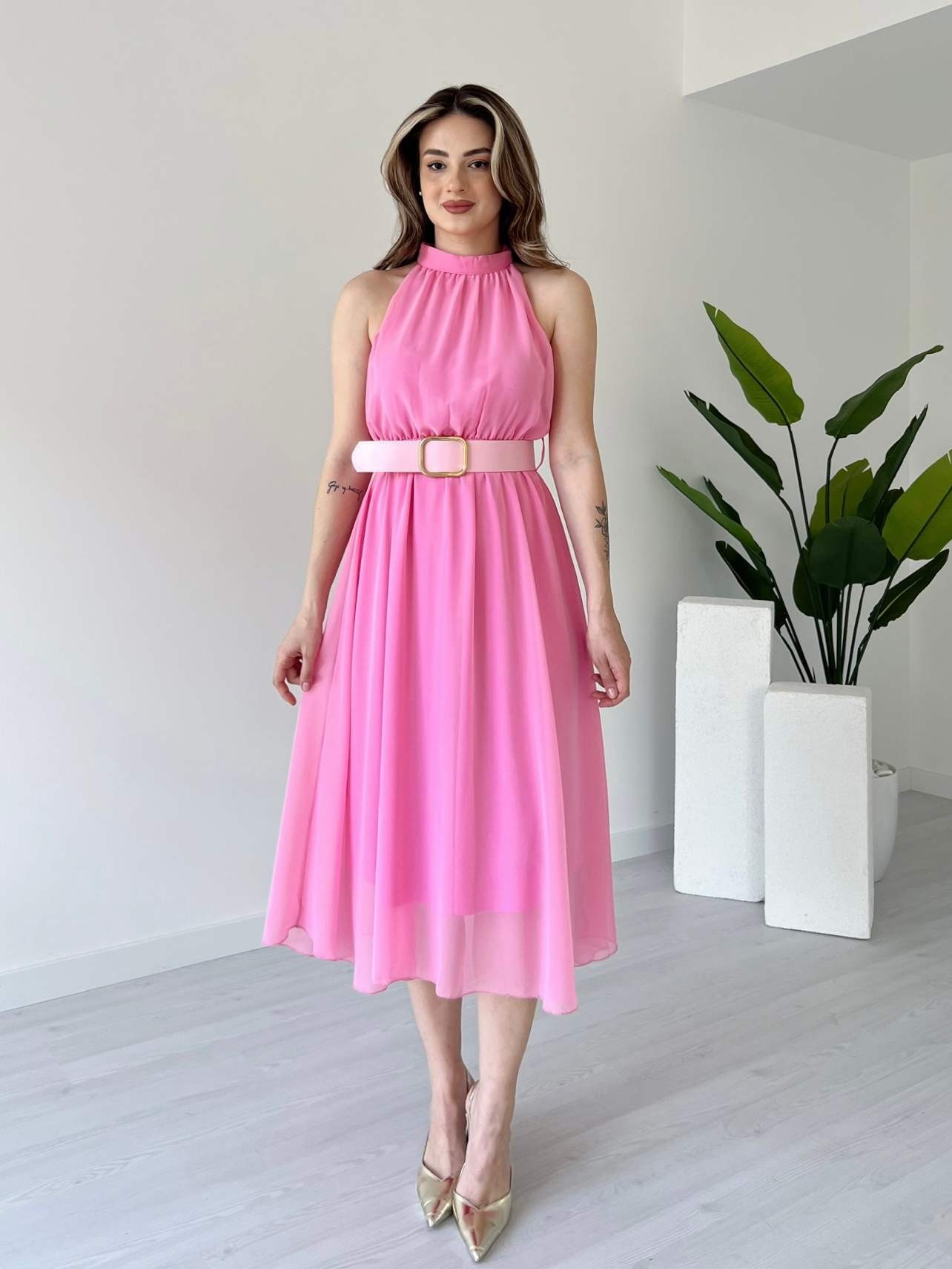 Halter Yaka Kemerli Şifon Elbise