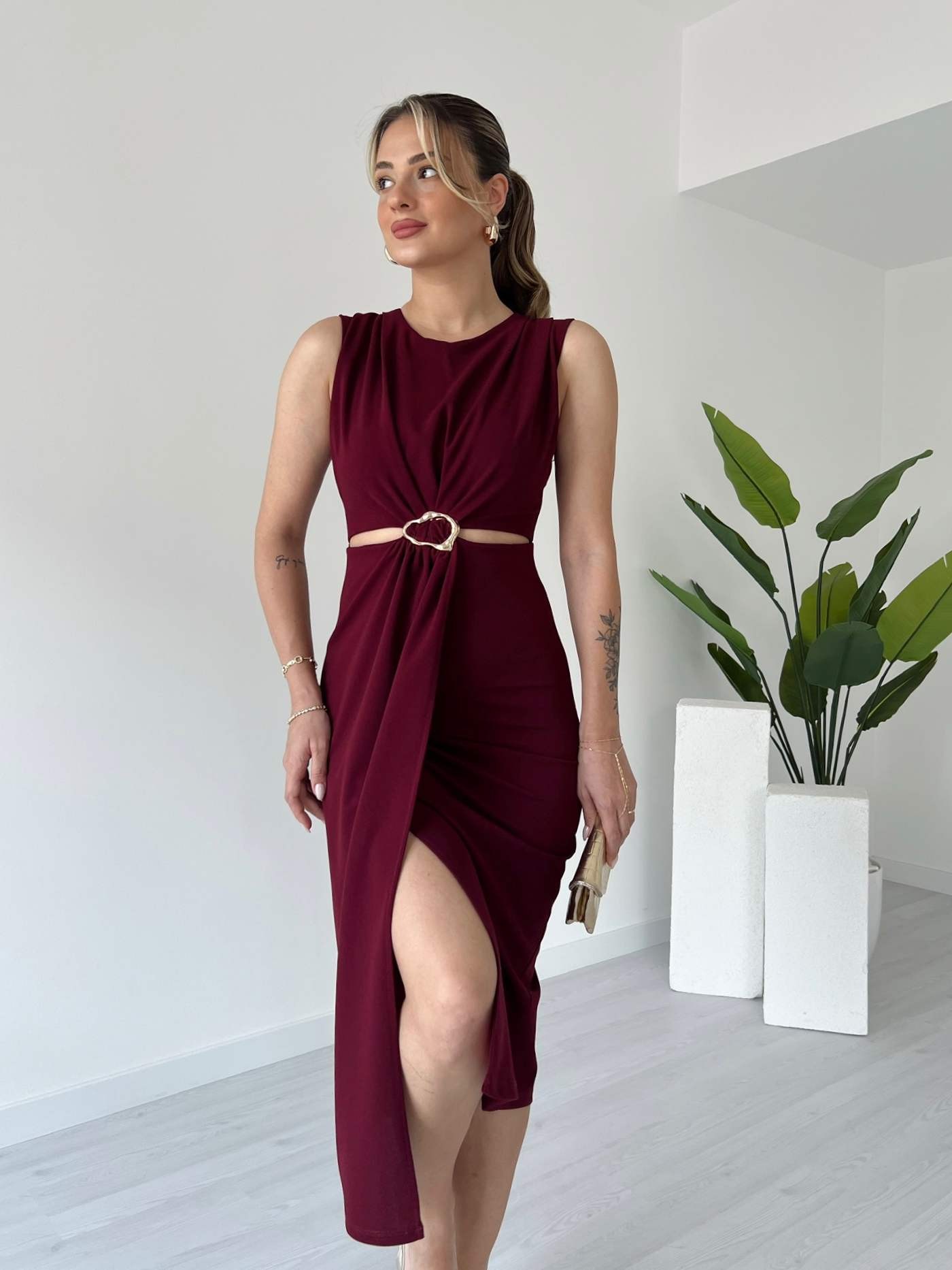 Bel Dekolteli Gold Tokalı Elbise - Bordo