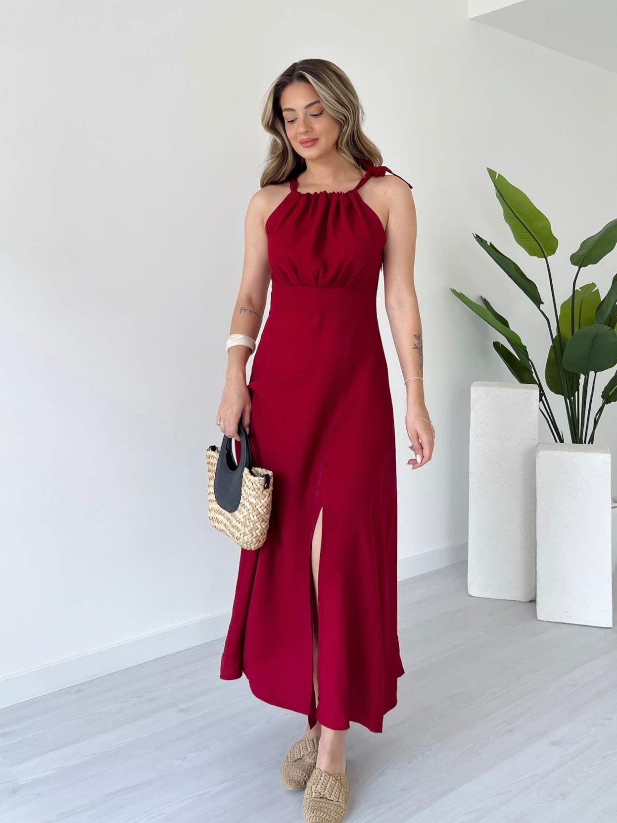 Halter Yaka Yırtmaçlı Midi Elbise