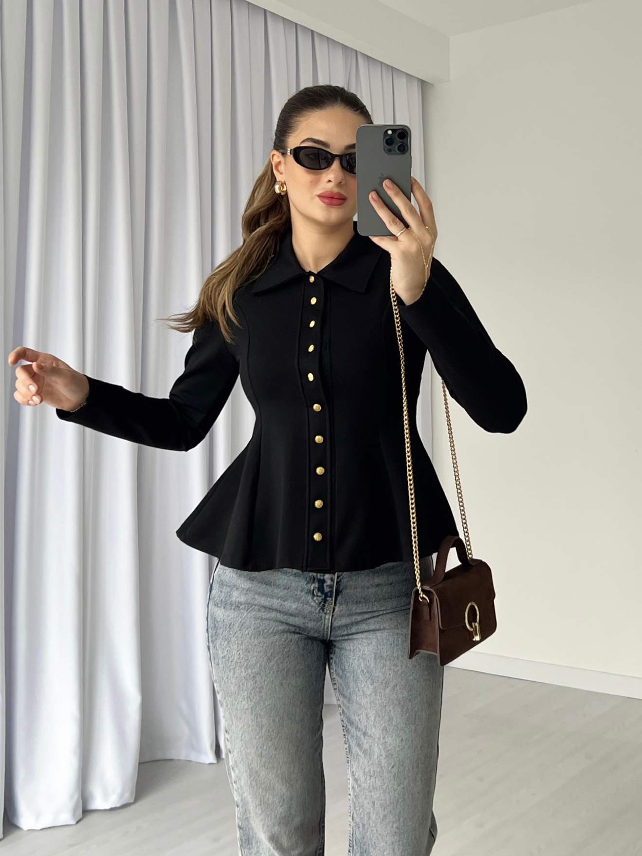 Gold Düğmeli Volanlı Bluz