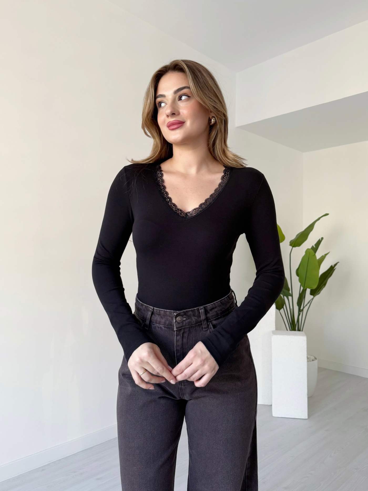 Yakası Dantelli Basic Bluz