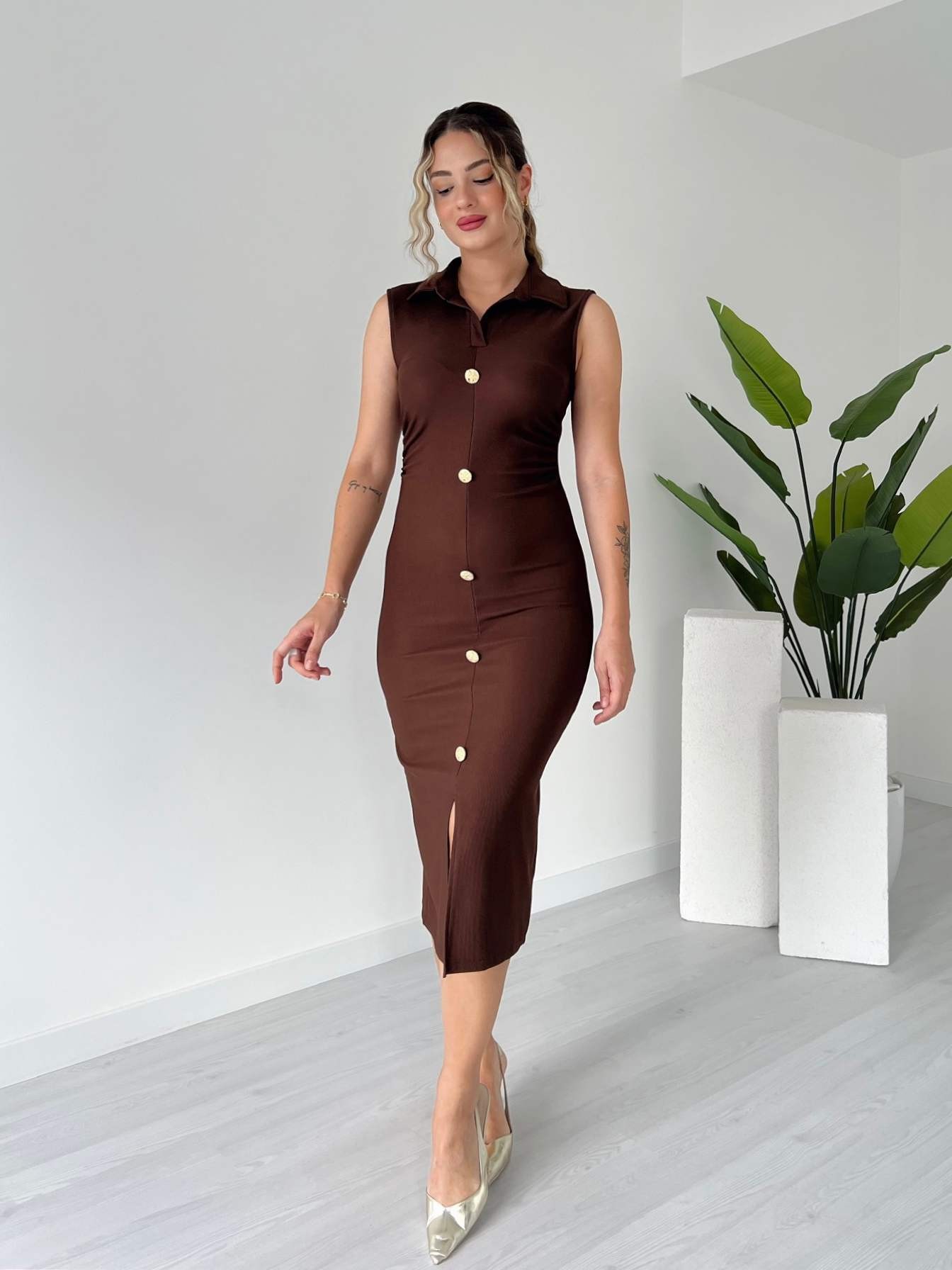 Gold Düğmeli Yanı Drape Detaylı Midi Boy Elbise - Kahve