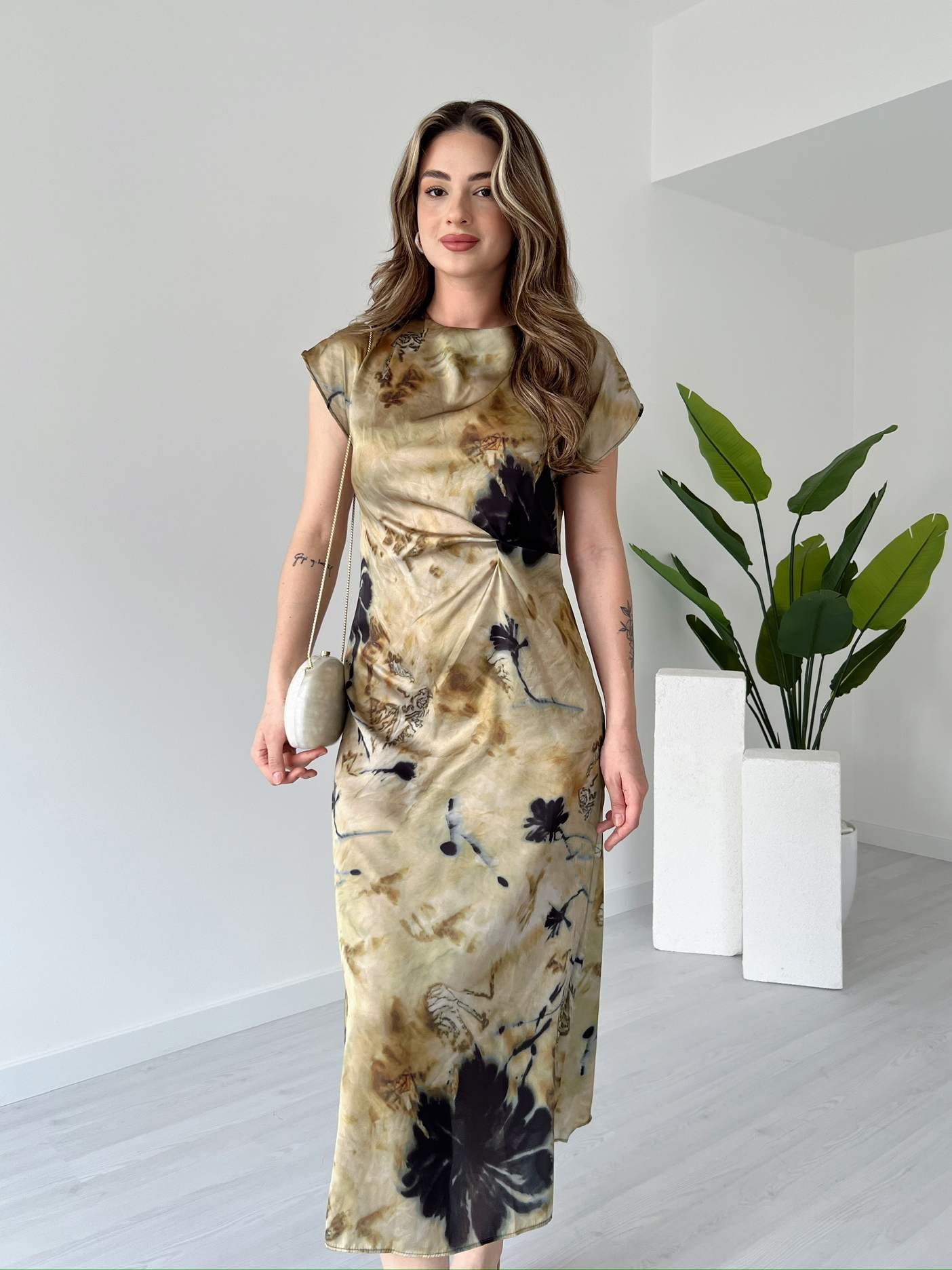 Batik Desen Saten Elbise - Krem