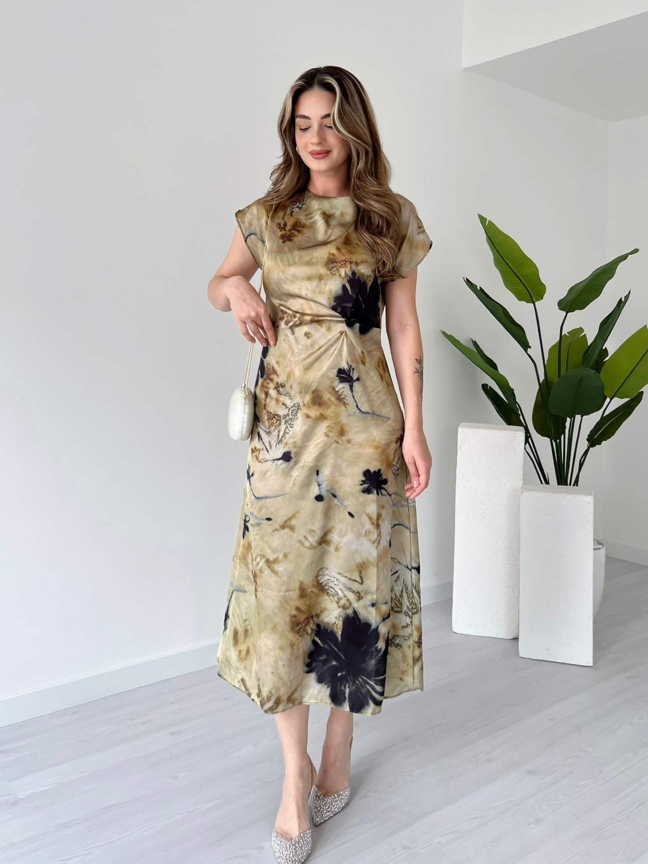 Batik Desen Saten Elbise - Krem