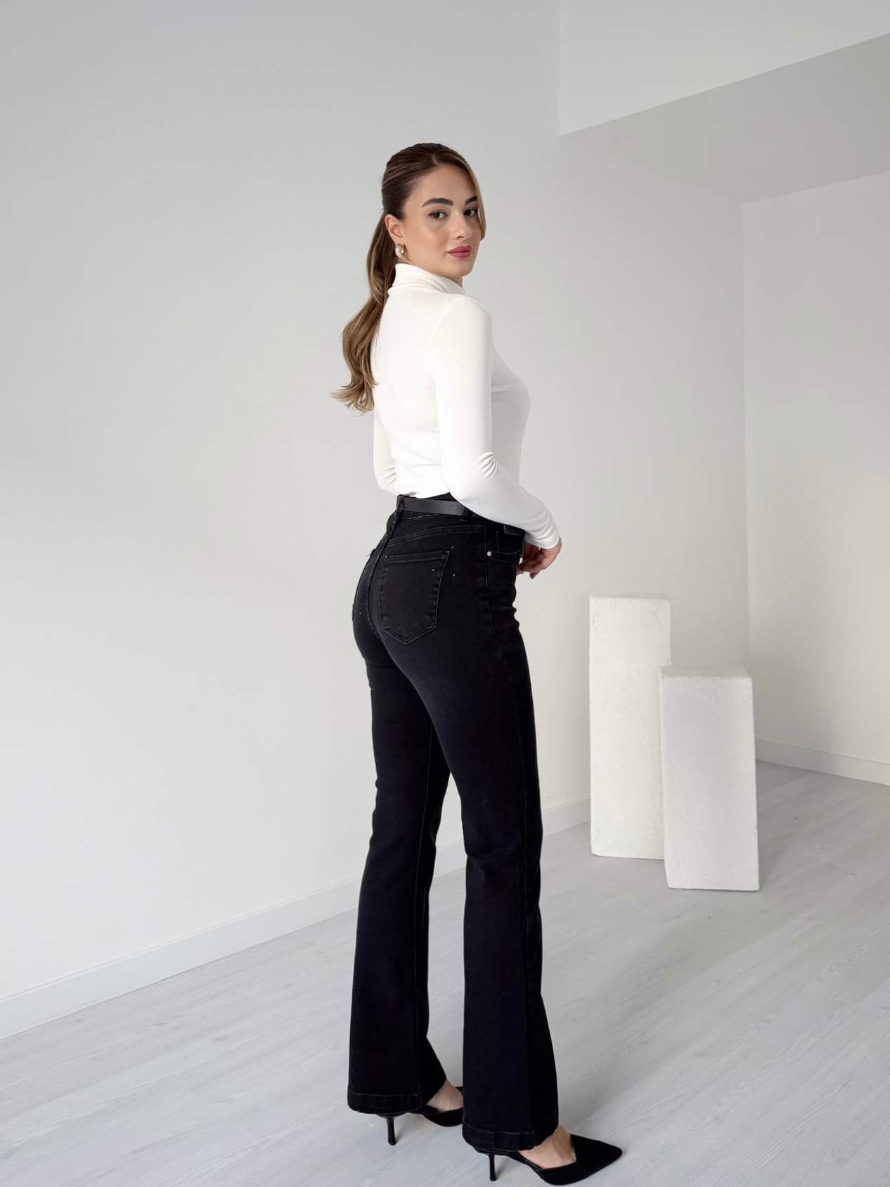 Siyah Likralı Flare Jean
