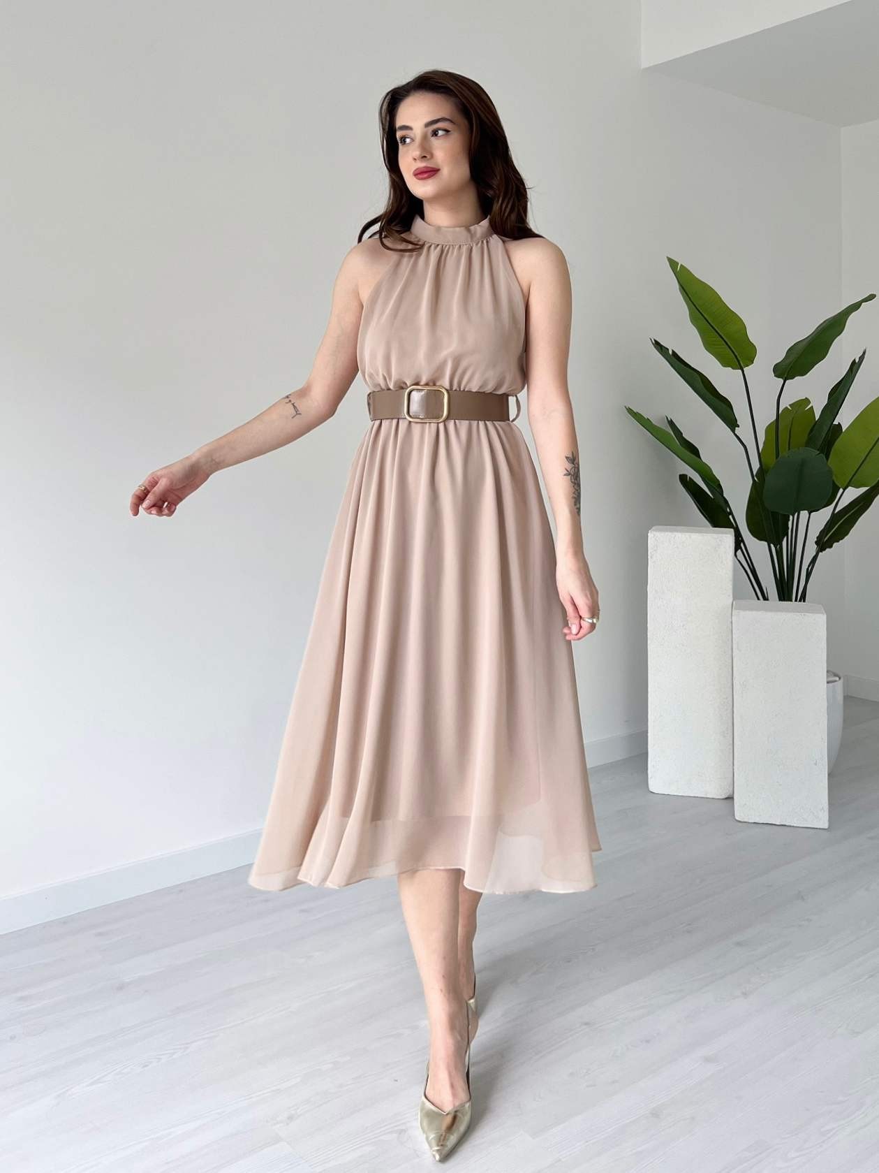 Halter Yaka Kemerli Şifon Elbise