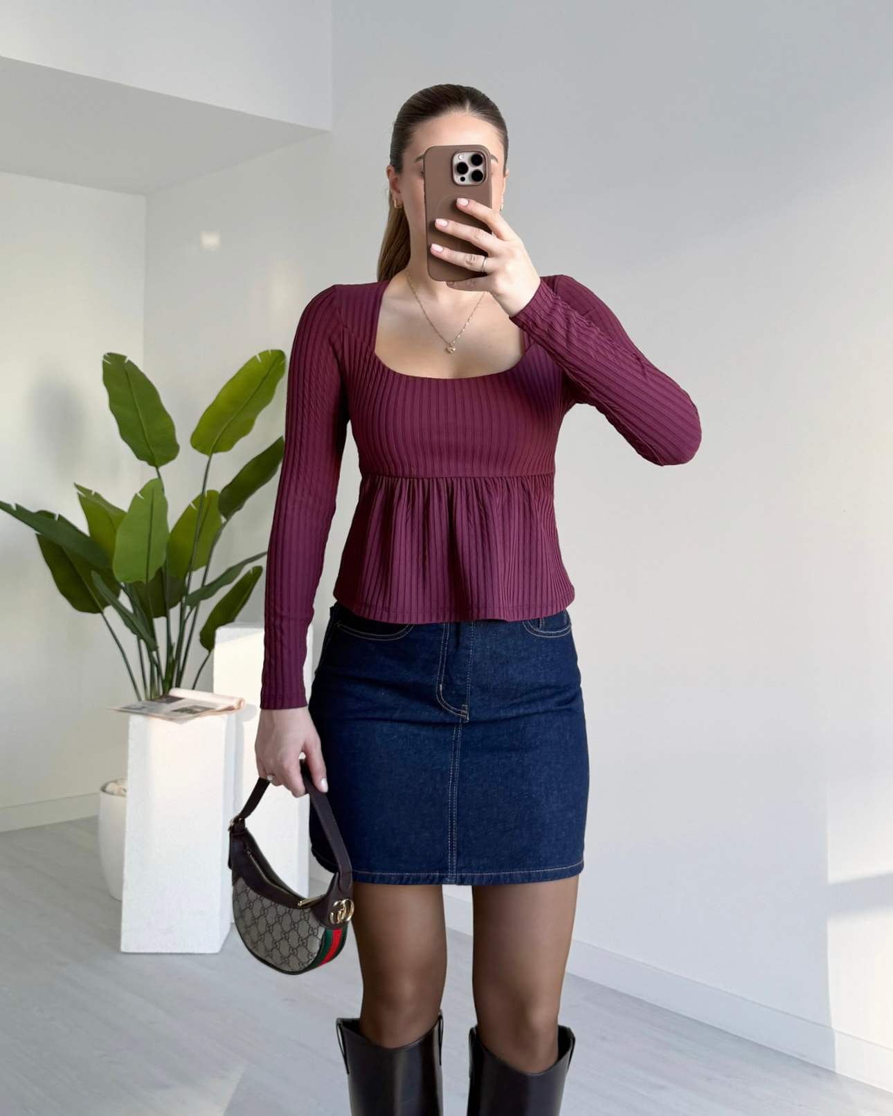 Kare Yaka Volanlı Bluz