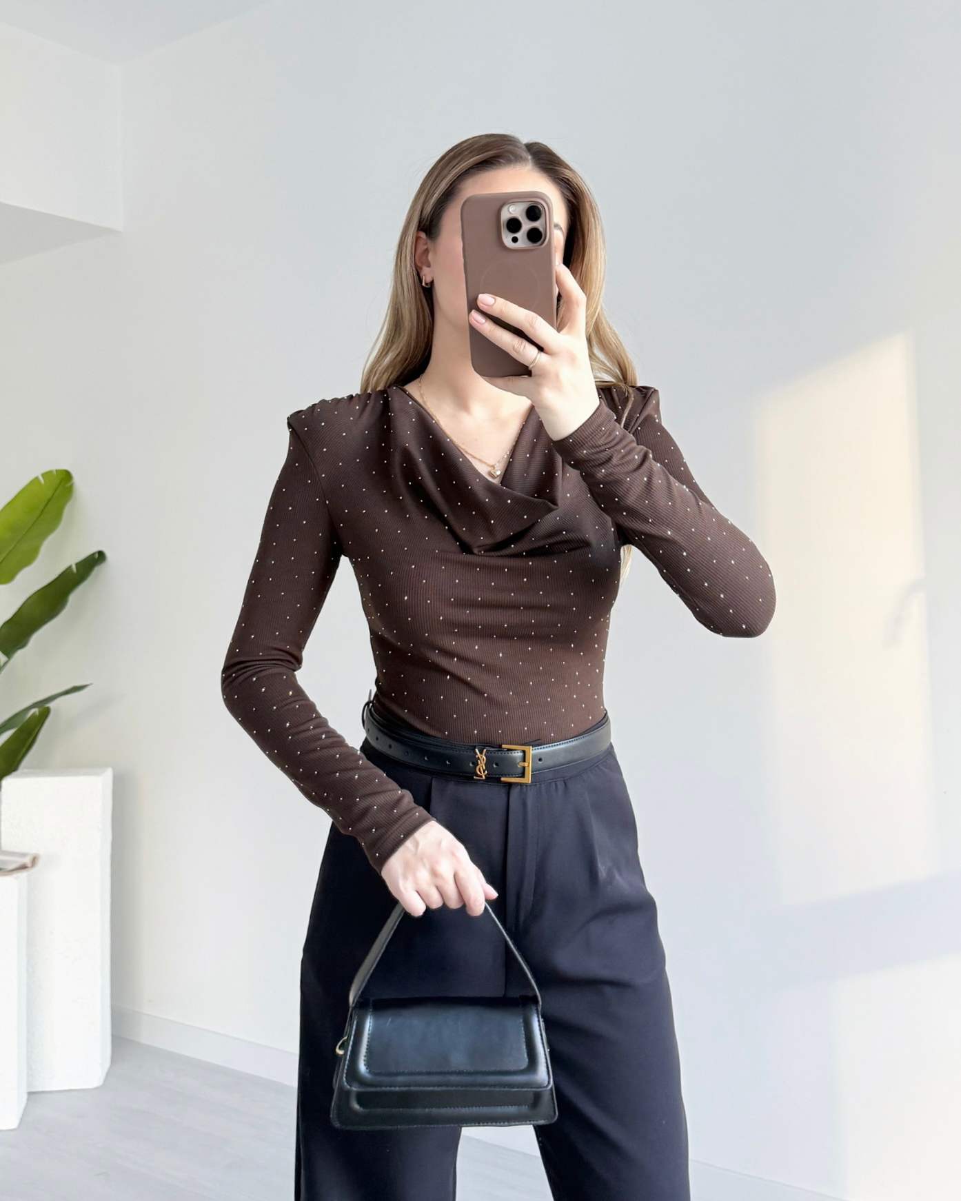 Degaje Yaka Taş Süslemeli Bluz