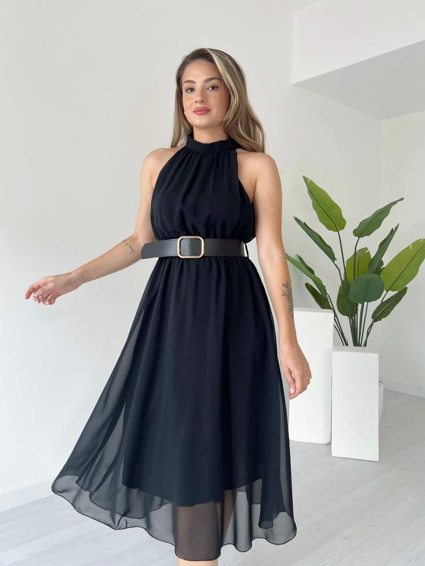 Halter Yaka Kemerli Şifon Elbise - Siyah