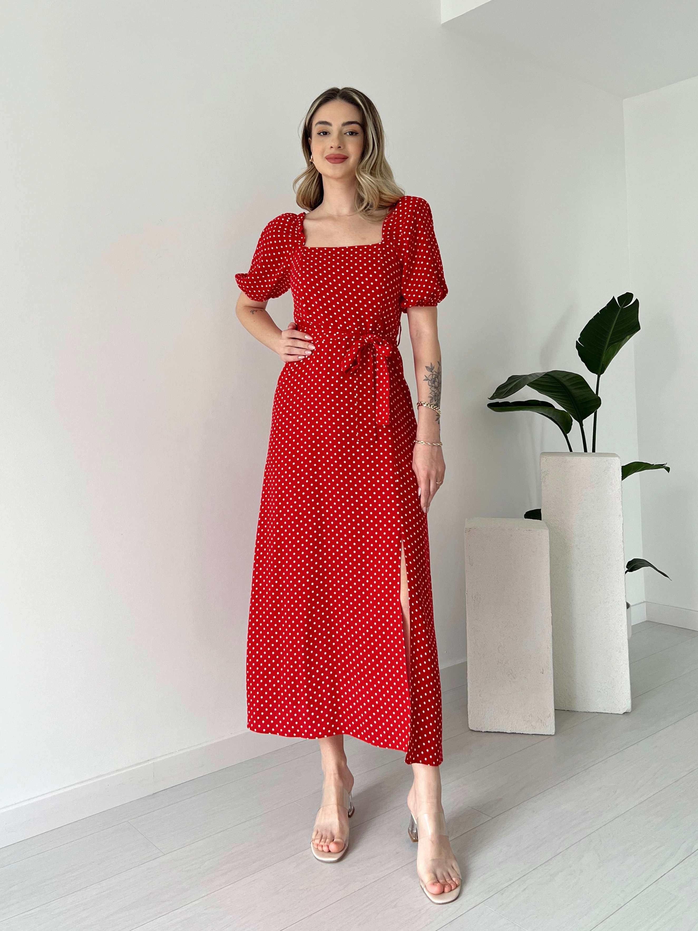 Puantiyeli Omuz Vatkalı Elbise - Kırmızı