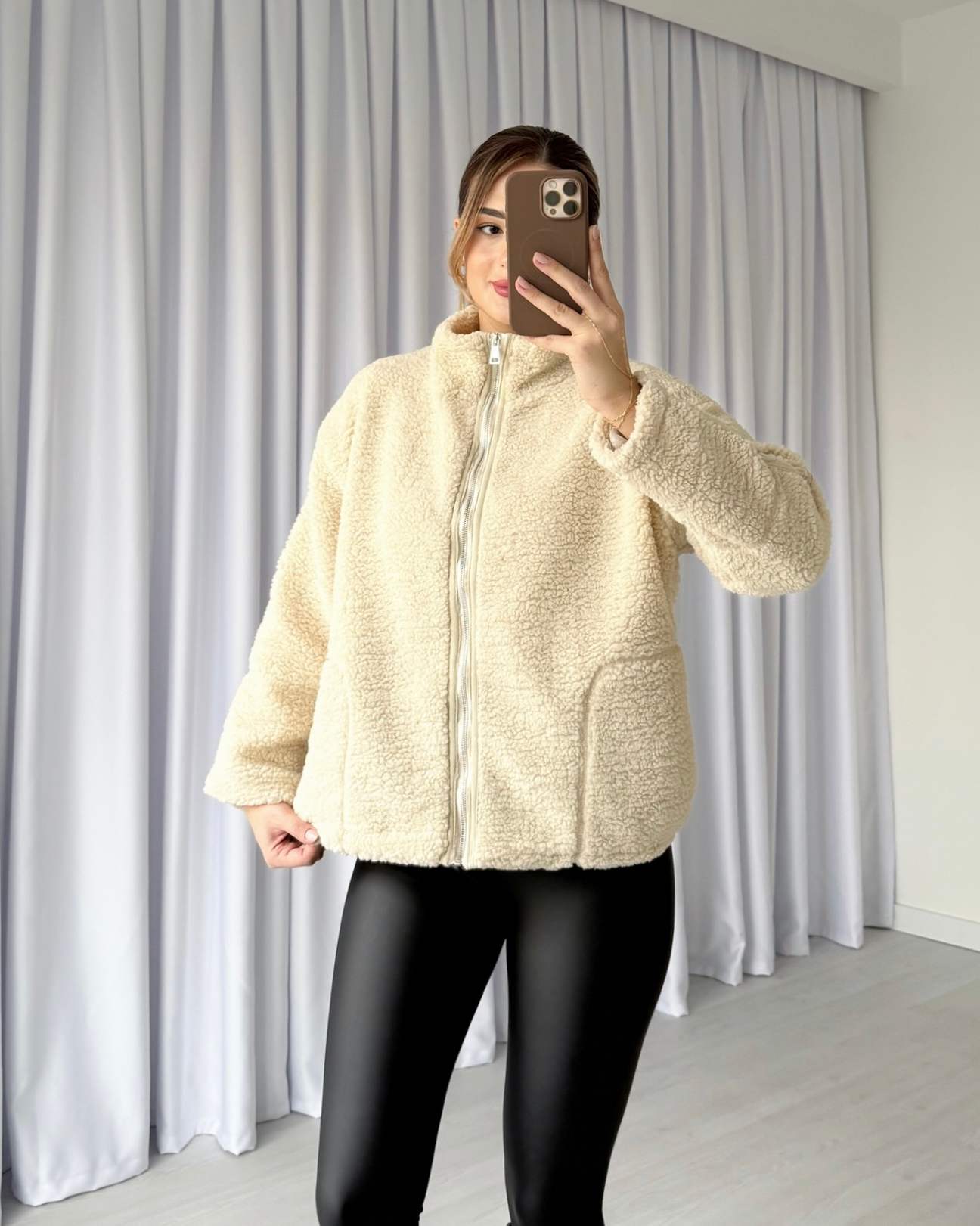 Dik Yaka Cepli Peluş Mont - Krem