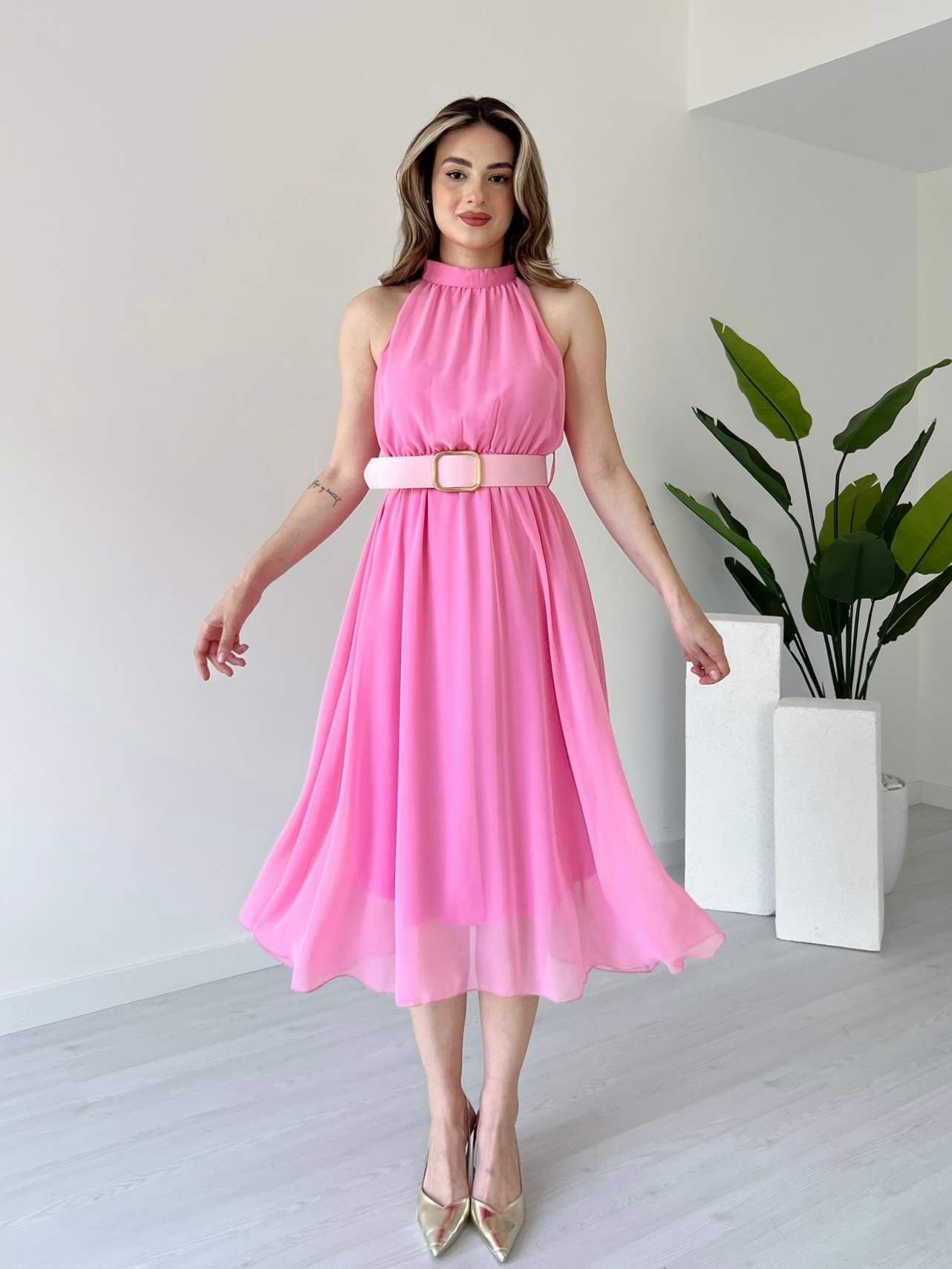 Halter Yaka Kemerli Şifon Elbise