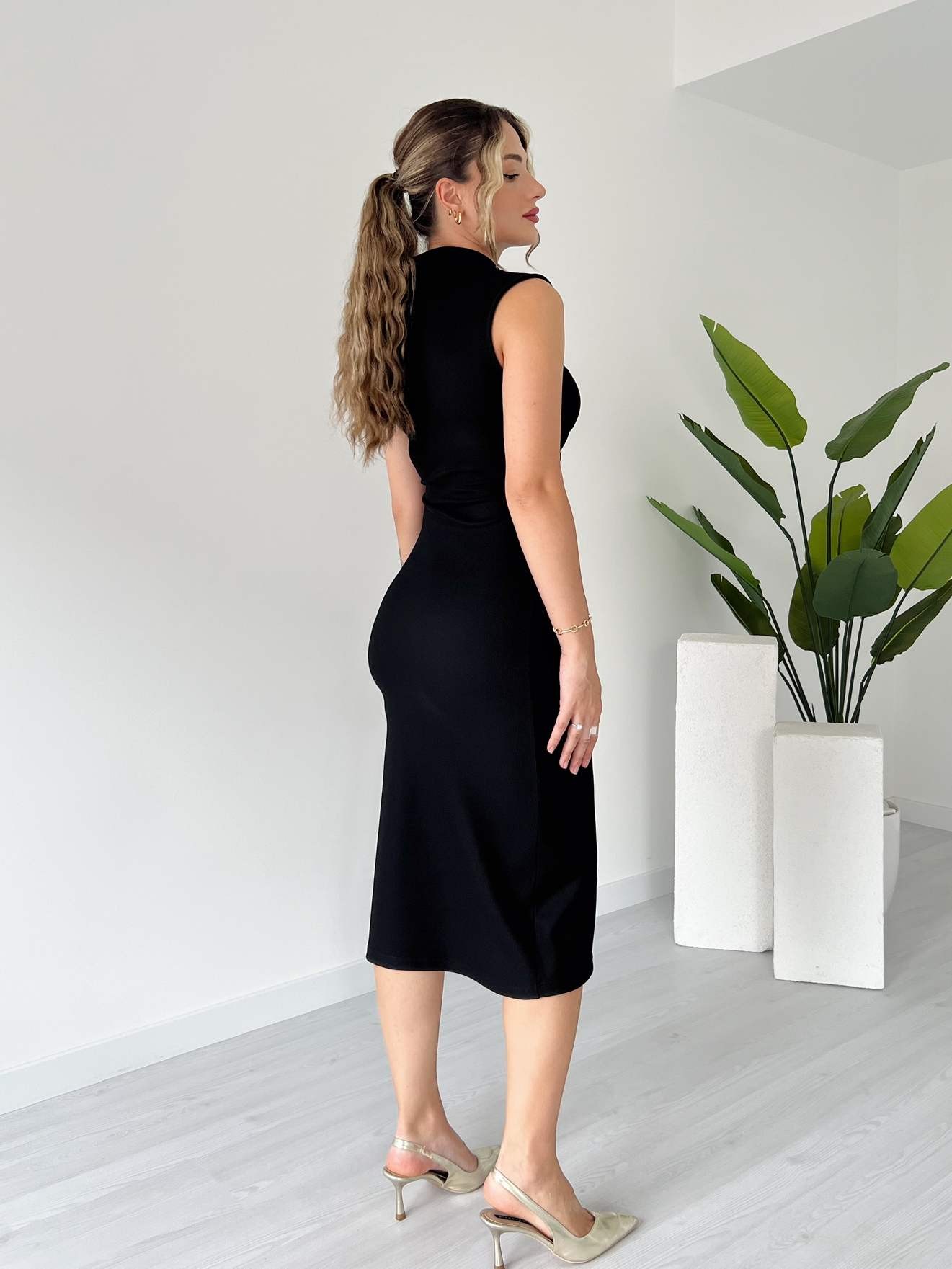 Gold Düğmeli Yanı Drape Detaylı Midi Boy Elbise - Siyah