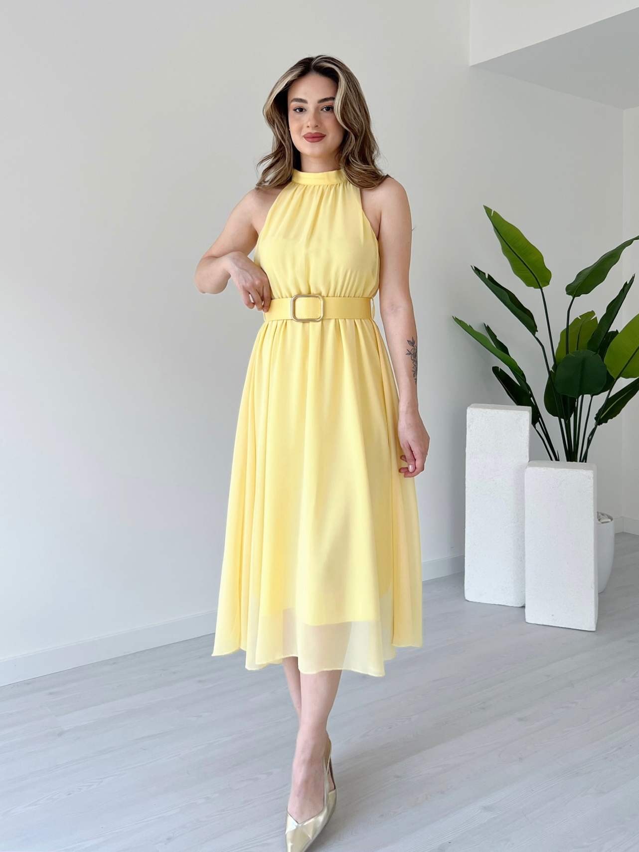 Halter Yaka Kemerli Şifon Elbise