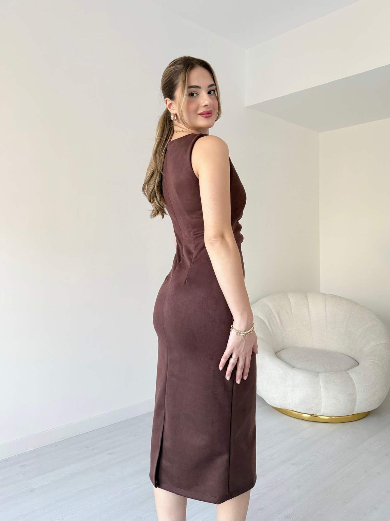 Sıfır Kol Broşlu Süet Elbise