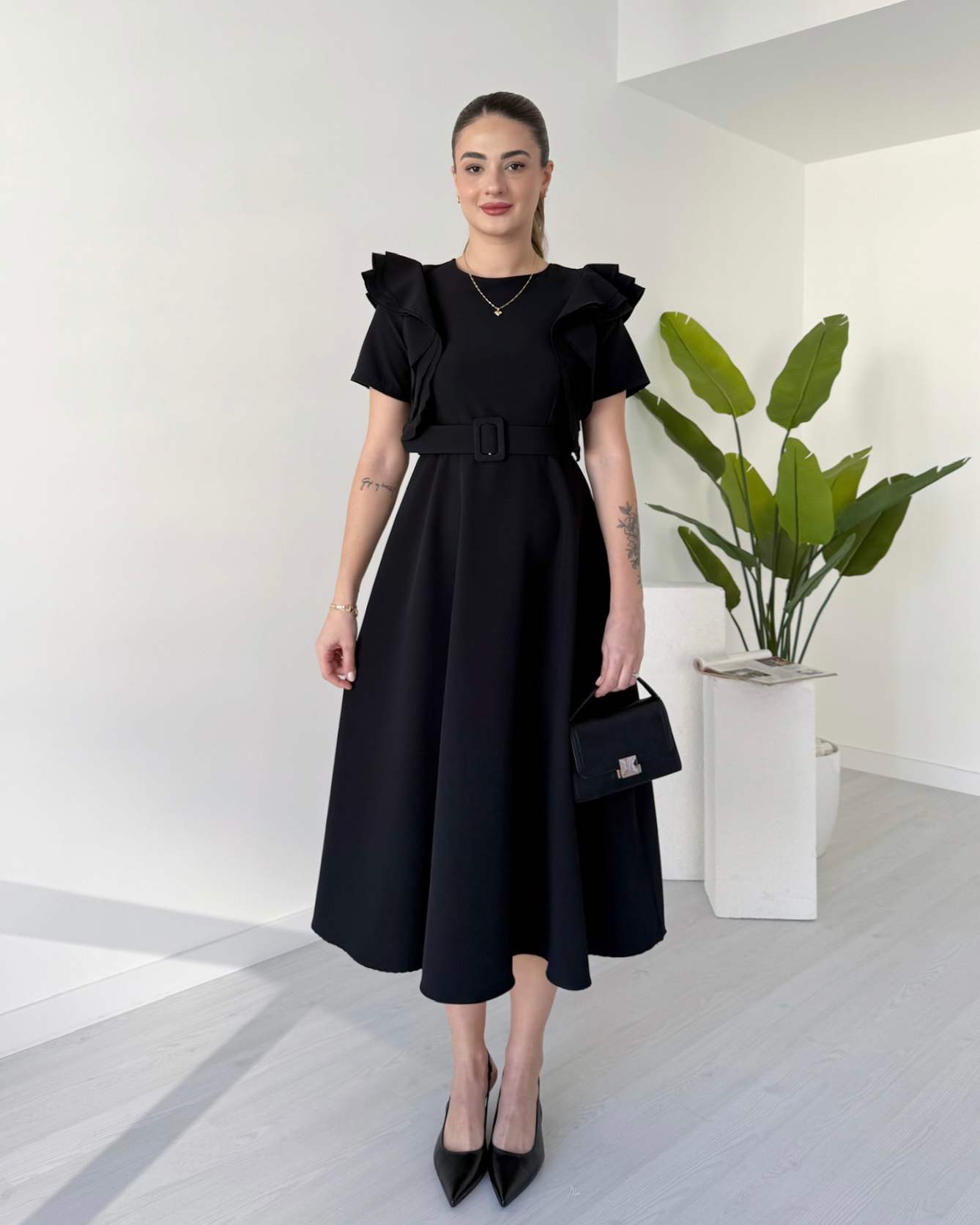 Omuz Fırfırlı Atlas Kumaş Midi Elbise