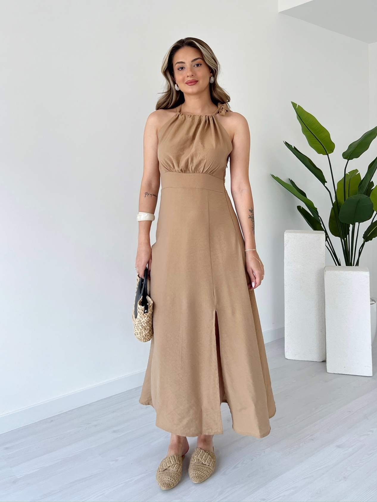 Halter Yaka Yırtmaçlı Midi Elbise