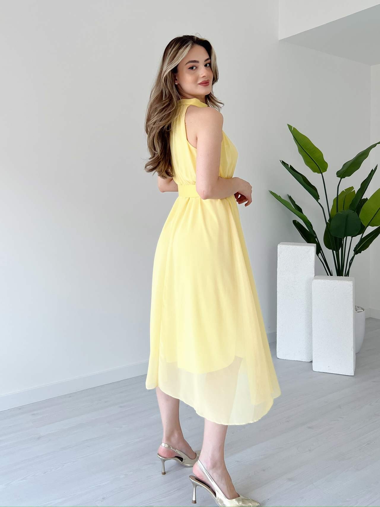 Halter Yaka Kemerli Şifon Elbise
