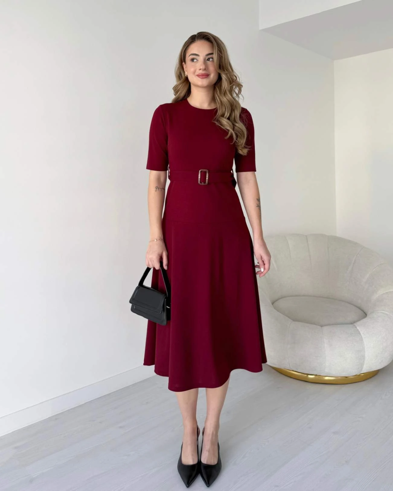 Kısa Kol Kemerli Midi Boy Elbise