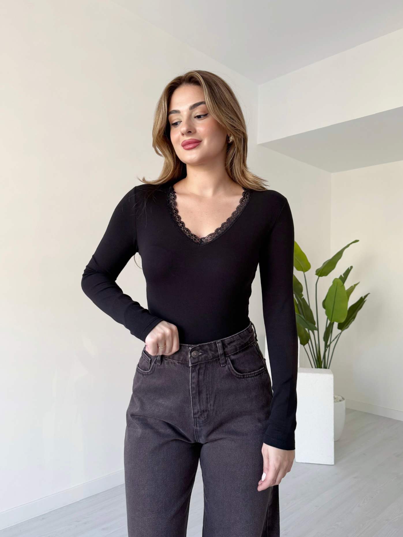 Yakası Dantelli Basic Bluz