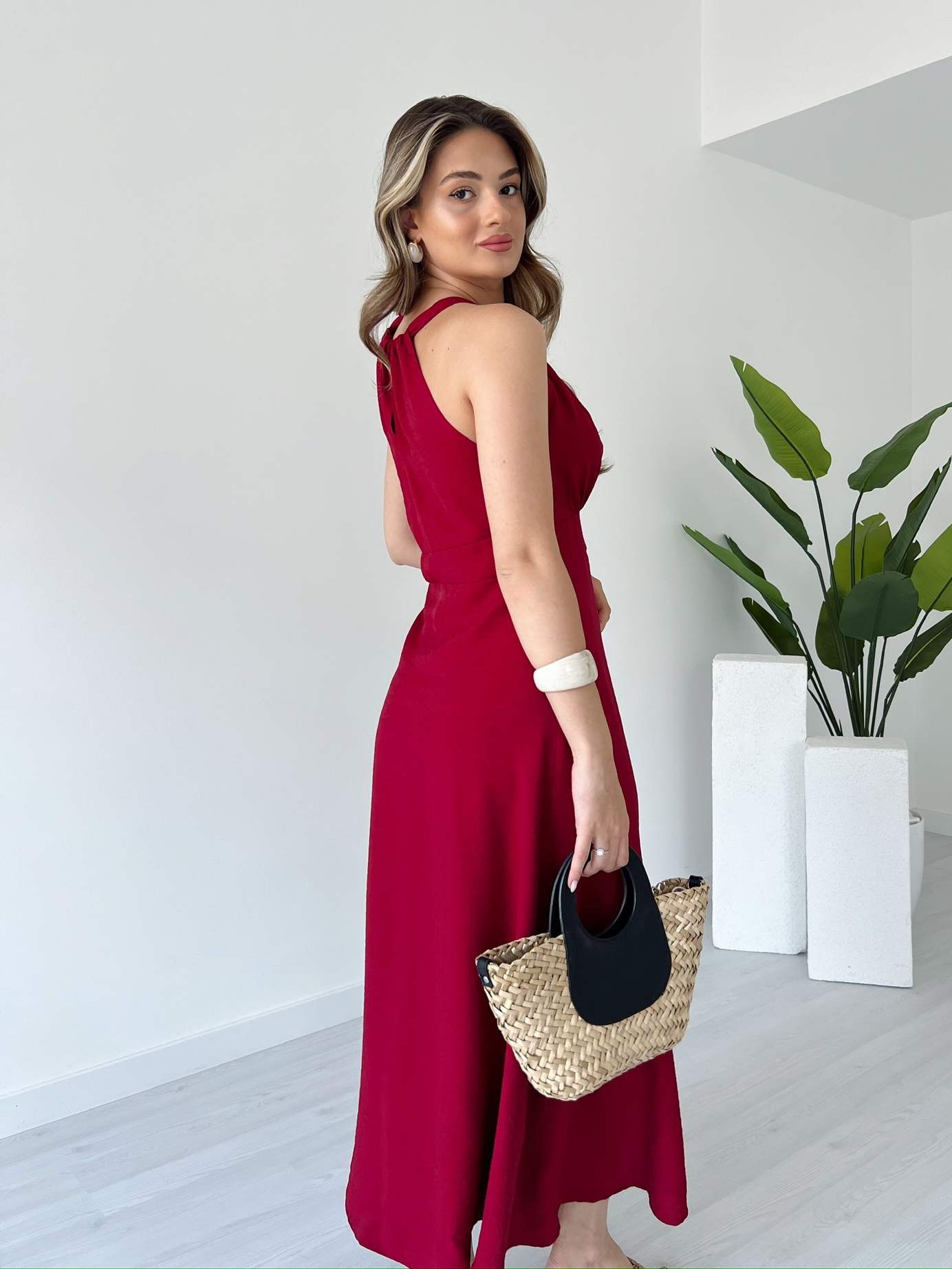 Halter Yaka Yırtmaçlı Midi Elbise