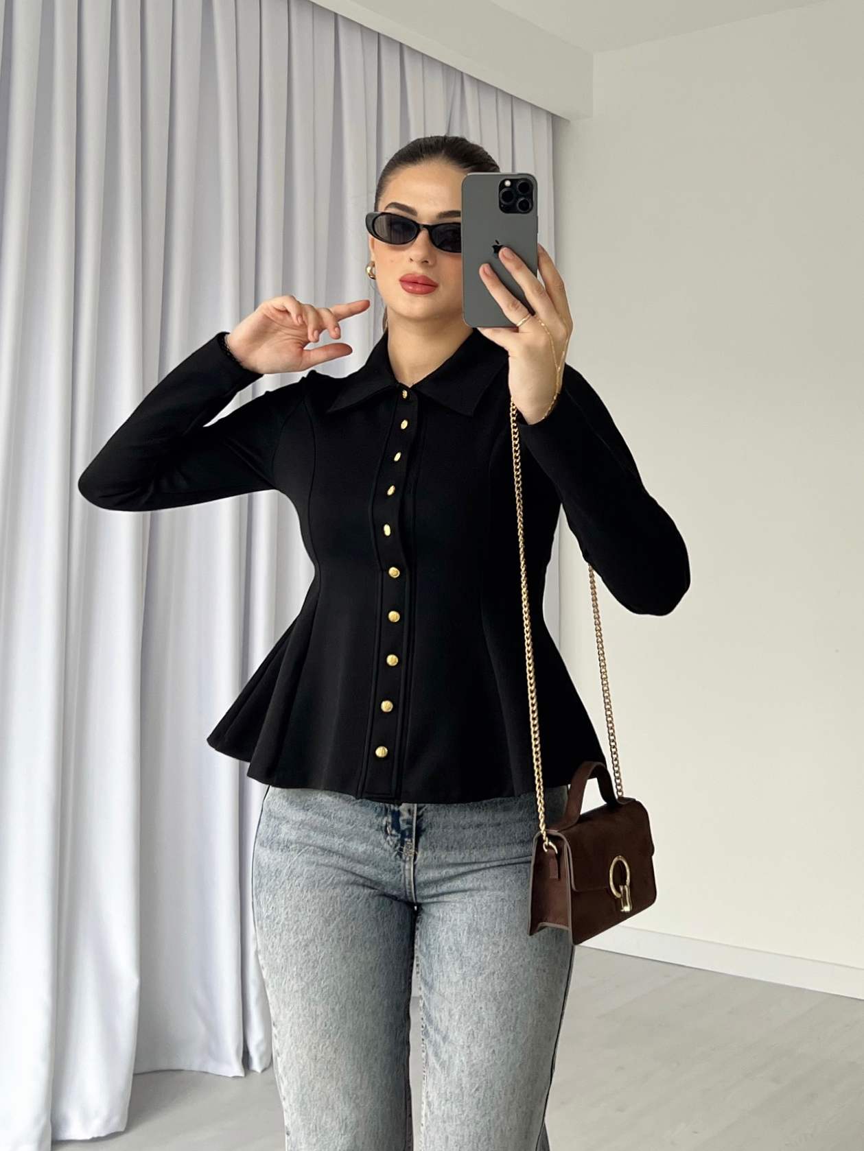 Gold Düğmeli Volanlı Bluz