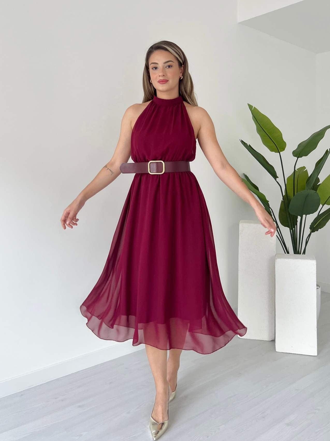 Halter Yaka Kemerli Şifon Elbise
