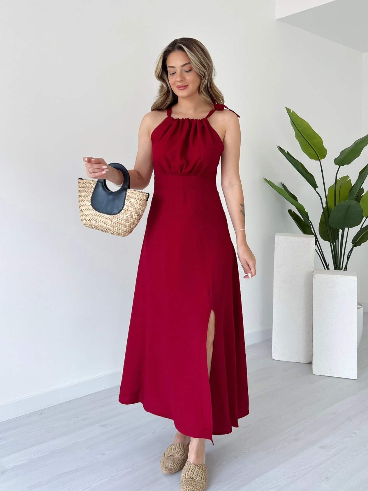 Halter Yaka Yırtmaçlı Midi Elbise