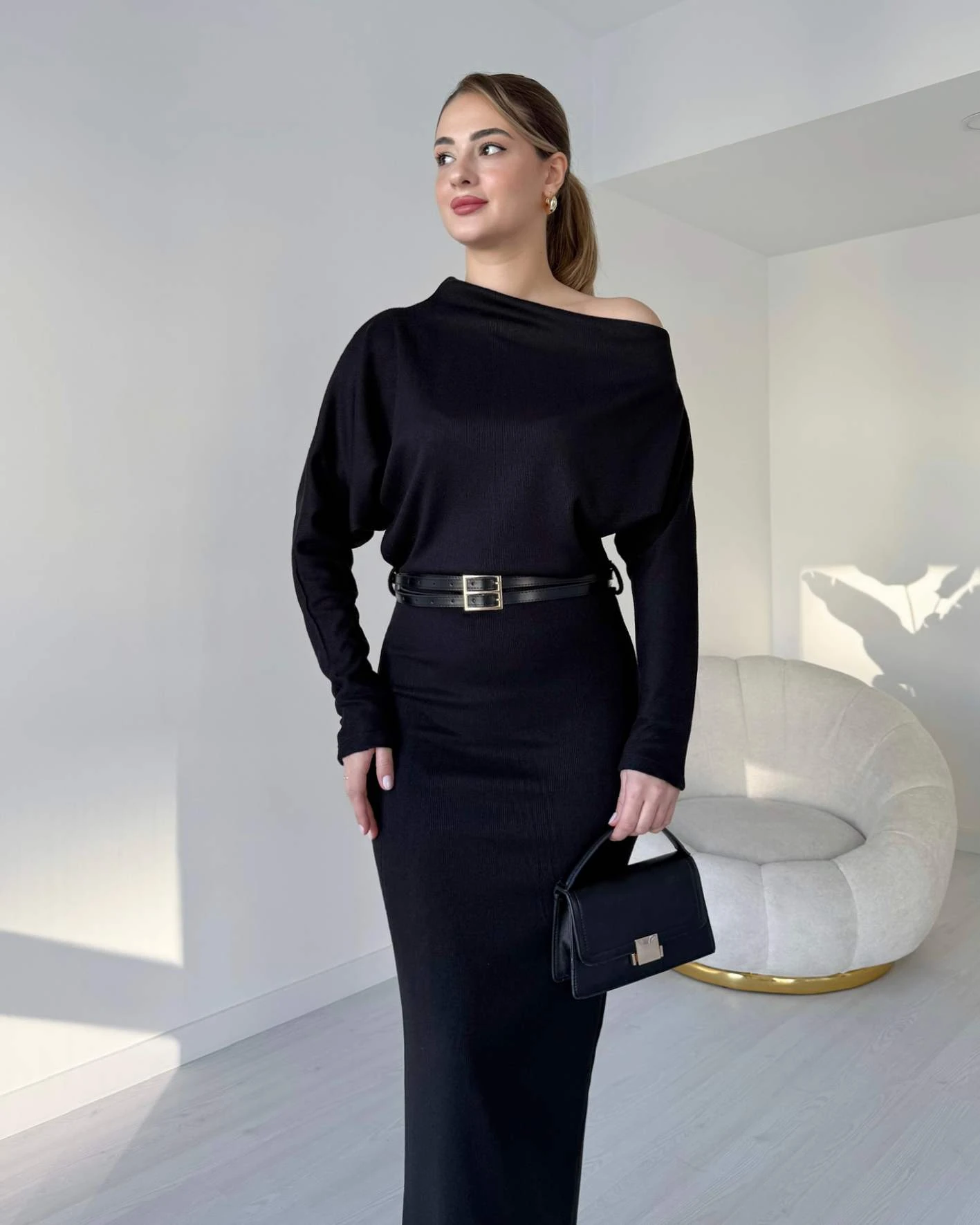 Düşük Omuz Kemerli Maksi Elbise