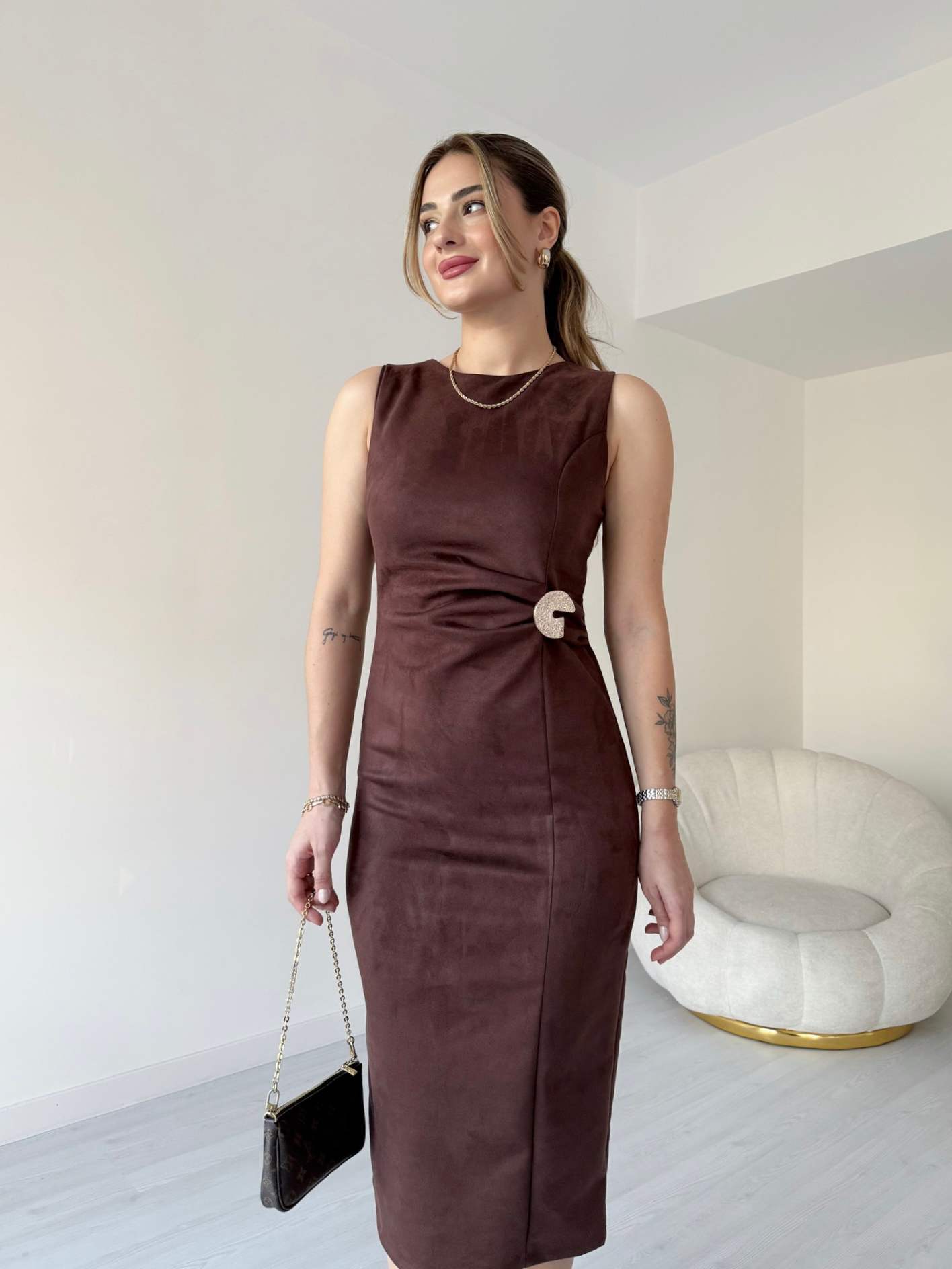 Sıfır Kol Broşlu Süet Elbise