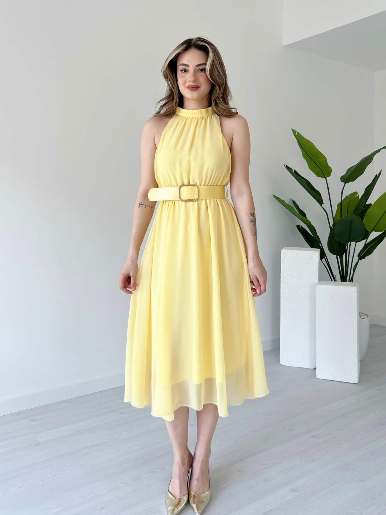 Halter Yaka Kemerli Şifon Elbise