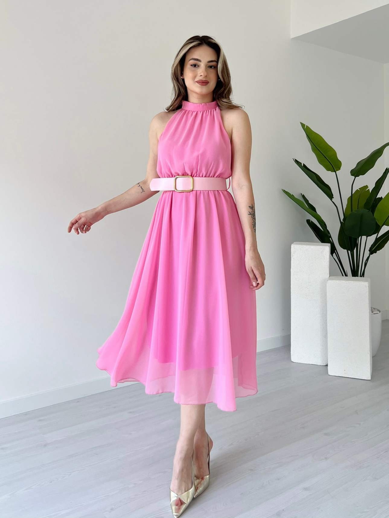 Halter Yaka Kemerli Şifon Elbise
