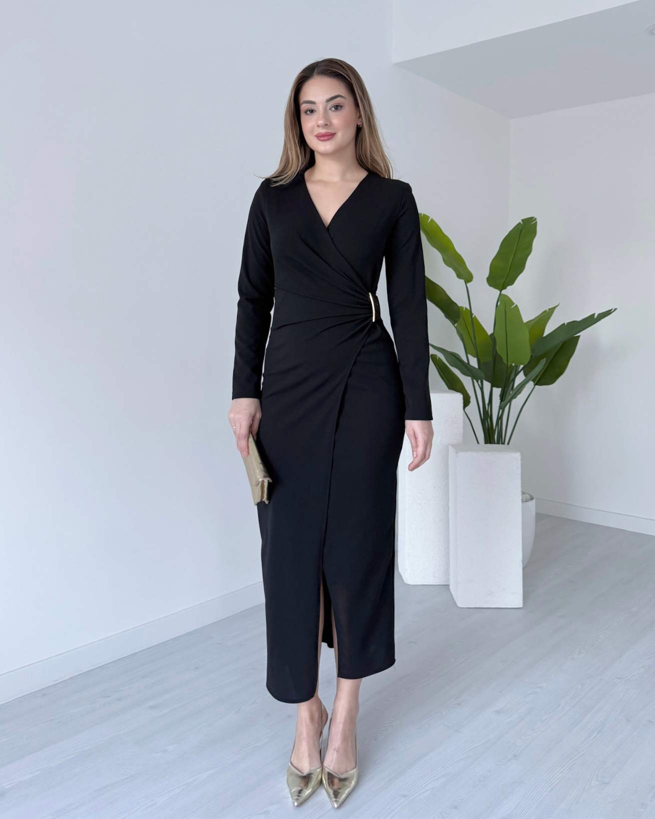 Broş Detaylı Anvelop Elbise