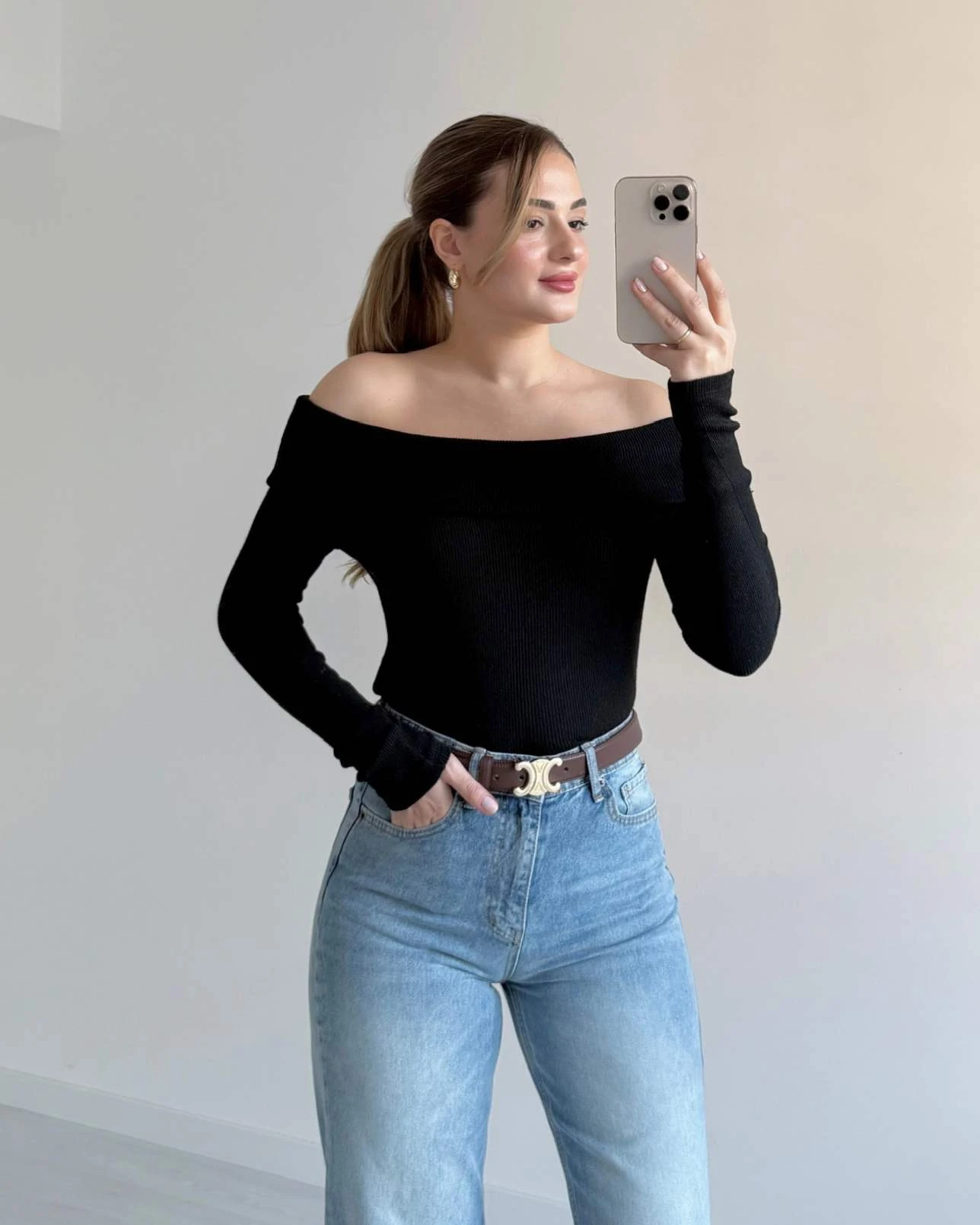 Madonna Yaka Soft Dokulu Bluz - Siyah