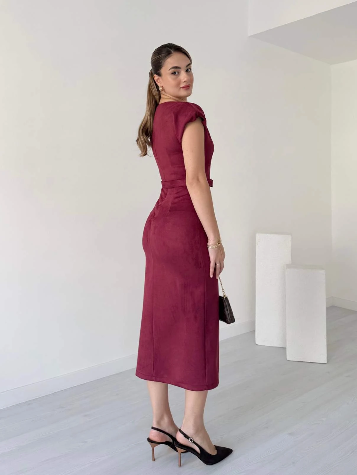 V Yaka Kemerli Nubuk Elbise