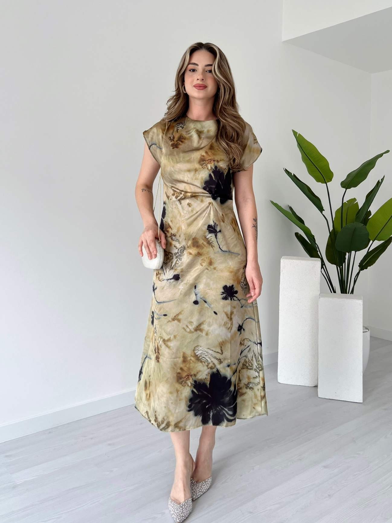Batik Desen Saten Elbise - Krem