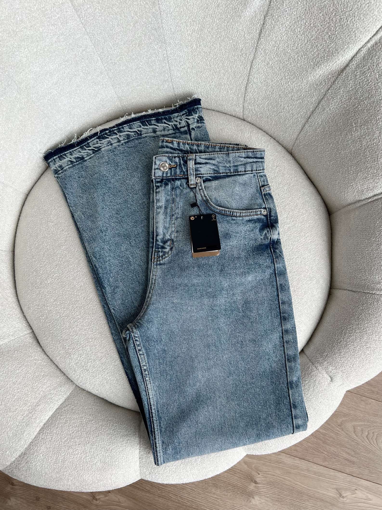 Yüksek Bel Paça Detaylı Straight Jean