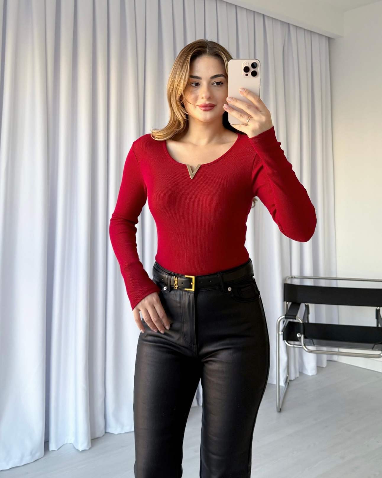 Yaka Aksesuarlı Bluz